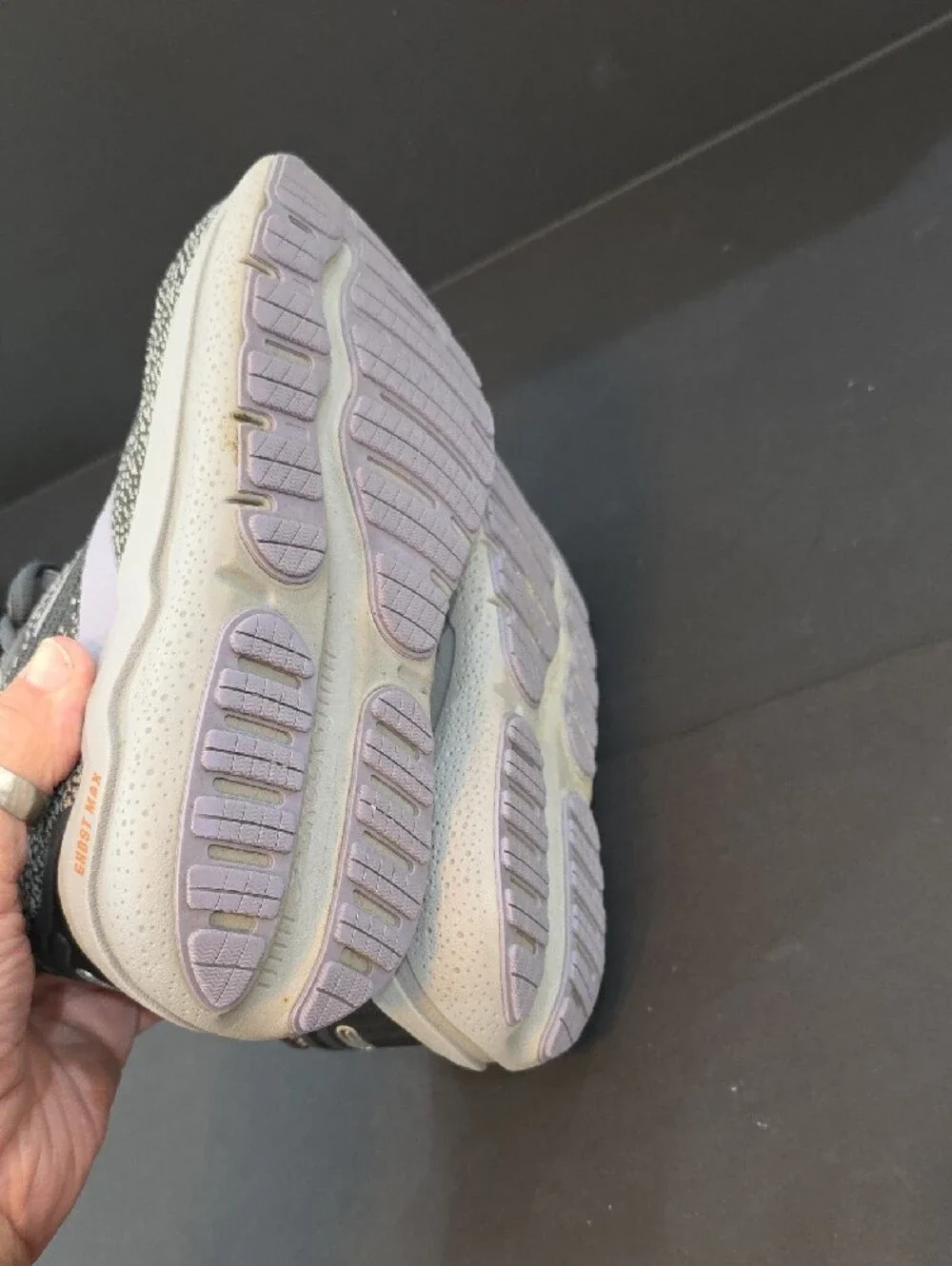 Brooks Ghost MAX 2 Women’s Gray Running Shoes with Light Pink Accents Size 6